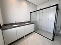 Casa para alugar em Londrina, Conjunto Habitacional Alexandre Urbanas, com 3 suítes, com 198 m²