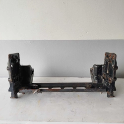 Travessa frontal ponta chassi suporte mola volvo VM 270 330 (ID:8660)