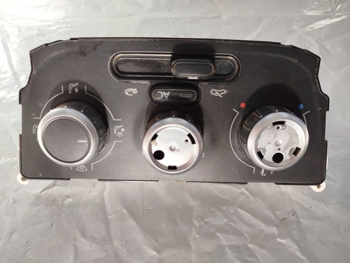 COMANDO AR CONDICIONADO VOLKSWAGEN VOYAGE 1.0 2010 (iD:17508)