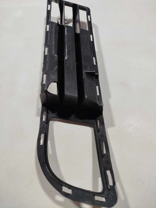 Moldura do farol de milha GM astra 2011 (ID:431)