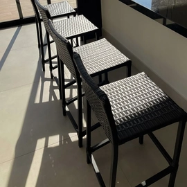 Conjunto 4 Banquetas Em Fibra Sintética e Alumínio Pintura Epóxi Dourados