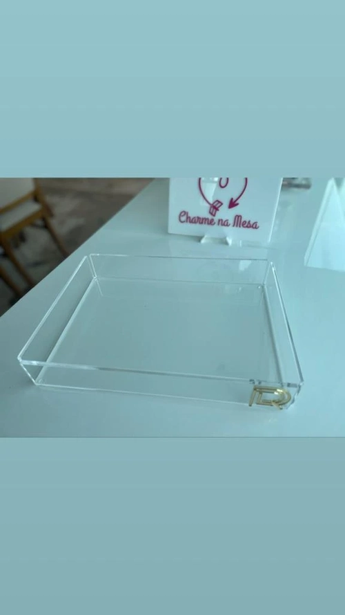 Bandeja M - Logo alto relevo inicial ou desenho