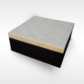 Puff em Fibra Sintética e Alumínio 100X100  Dourados