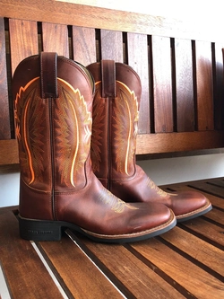 Bota Country Masculina Marrom com Bordado Laranja Tamanho 37