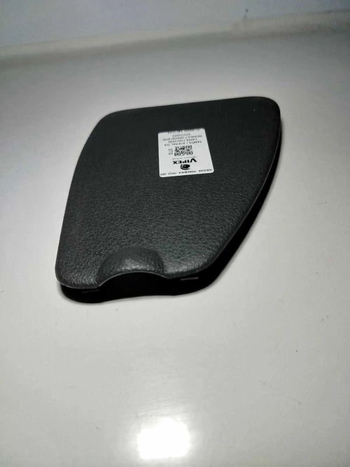 TAMPA LATERAL DA CAIXA FUSIVEIS OROCH DYN 1.6 SCE 2022 (Id:5710)