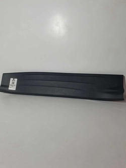 SOLEIRA DA PORTA TRASEIRA HILUX 2020 (ID:2036)