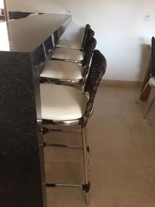 Banqueta Bombinhas (unitário) Ideal para , espaços gourmet, áreas de lazer e churrasco.