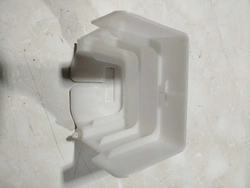 Acabamento capa cinto tras Toyota Hilux 2020 (ID:1544)