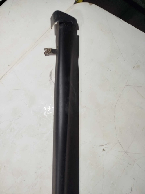 Moldura inferior vidro traseiro Saveiro G5 12/13 (ID:1445)