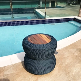 Mesa Lateral 63cm em Corda Náutica Com Tampo Cumaru Hibisco