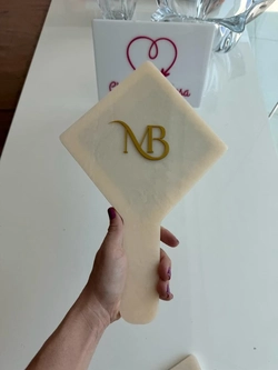 Espelho Pérola-  Logo alto relevo inicial ou desenho