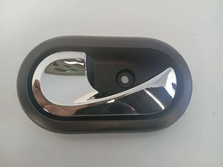 MAÇANETA INTERNA ESQ. RENAULT SANDERO/DUSTER/LOGAN 2009/2016