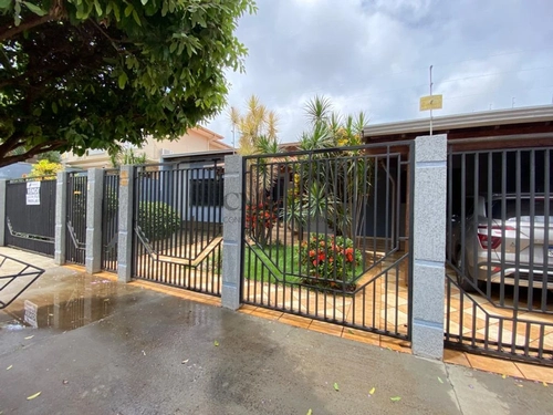 Casa para alugar em Londrina, Champagnat, com 5 quartos, com 441 m²