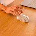 Mouse Logitech Logitech M240, Bluetooth, Clique Silencioso, Design Ambidestro Compacto, Branco - 910-007116-V