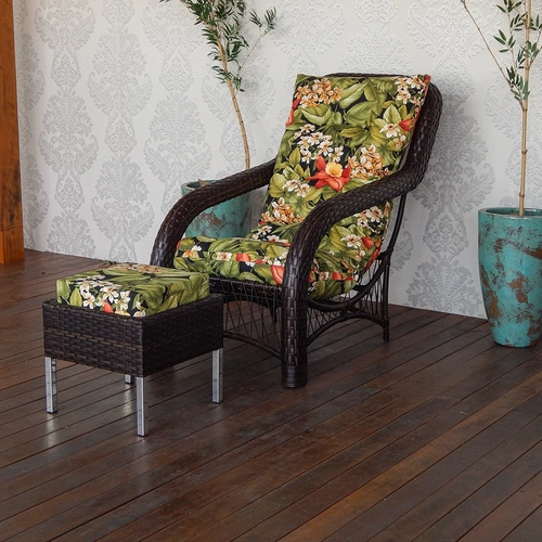 Poltrona em Fibra Sintética e Alumínio  com Puff Imperial