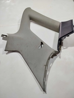 Acabamento coluna traseira esquerda Audi a3 2001 (ID:132)