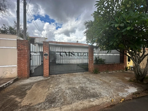Casa à venda no Jardim Universitário em Londrina  160m²  3 quartos  área gourmet  aquecimento solar
