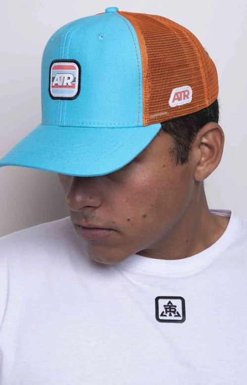 Boné ATR Trucker Azul e Laranja – Estilo Moderno e Atemporal