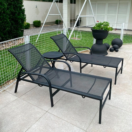 Kit com 2 Espreguiçadeiras  em Tela Sling e 1 mesinha de centro Caribe com pintura em Alumínio Epóxi Caribe