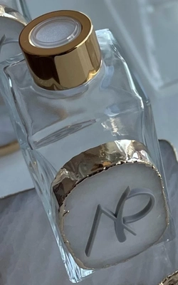 vidro difusor com logo em pedra natural - Logo alto relevo inicial ou desenho