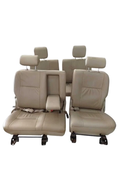 Jogo de bancos incompleto (falta os dianteiros)TOYOTA HILUX SW4 SRV D4-D 4X4 3.0 TDI DIES. AUT 2011  (ID:1292)