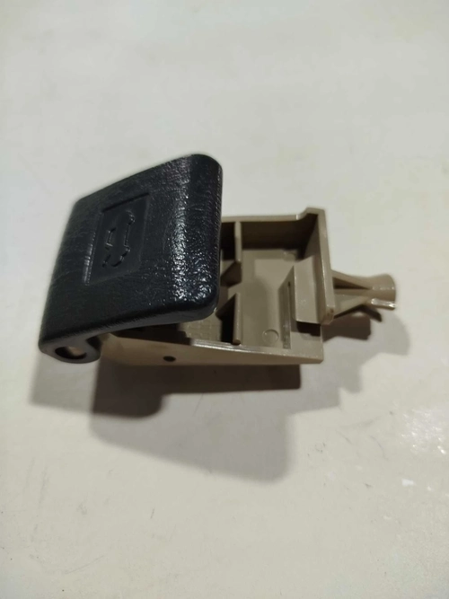 Maçaneta abertura capô TOYOTA Corolla 2015 (ID:648)