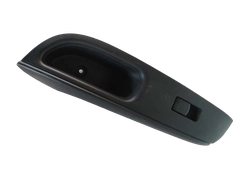 BOTÃO COM MOLDURA VIDRO TRÁS. ESQ. NISSAN VERSA 2013/2019 (ID:20890)