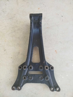 Cavalete central traseiro Mercedes Benz axor 2544 2014 (id:8312)